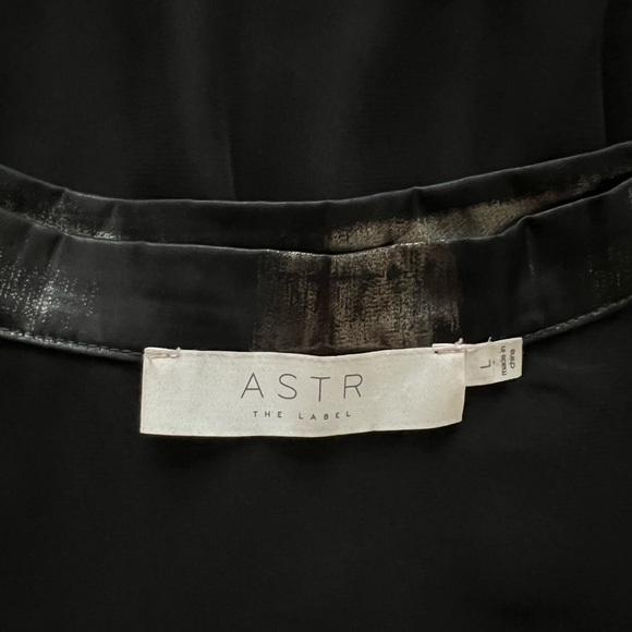 Women’s ASTR the Label Celeste Pleated Skirt in Metallic Bronze size L in EUC - Picture 5 of 5